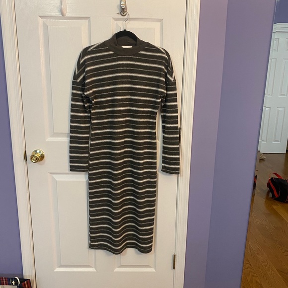 NWT stripped midi dress - Picture 2 of 4